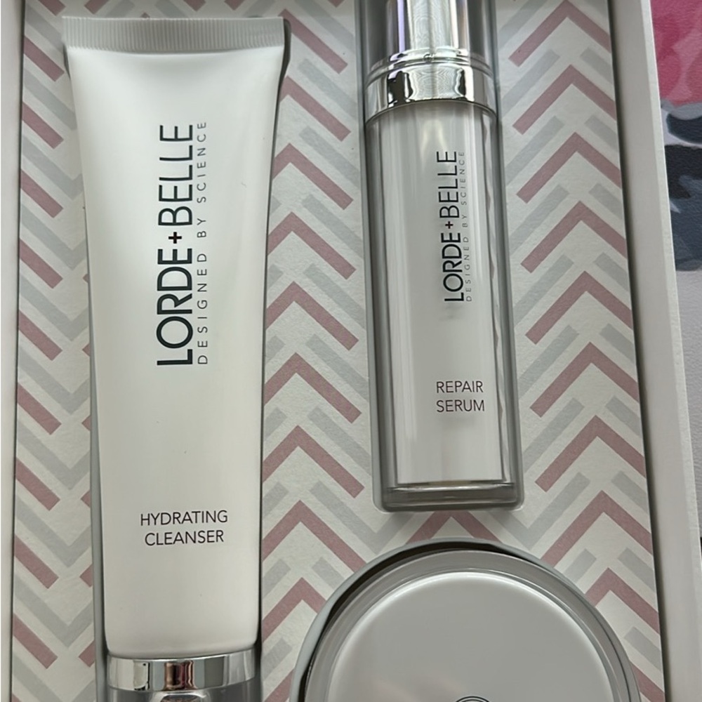 Skincare Moisturizer Set - White and Silver